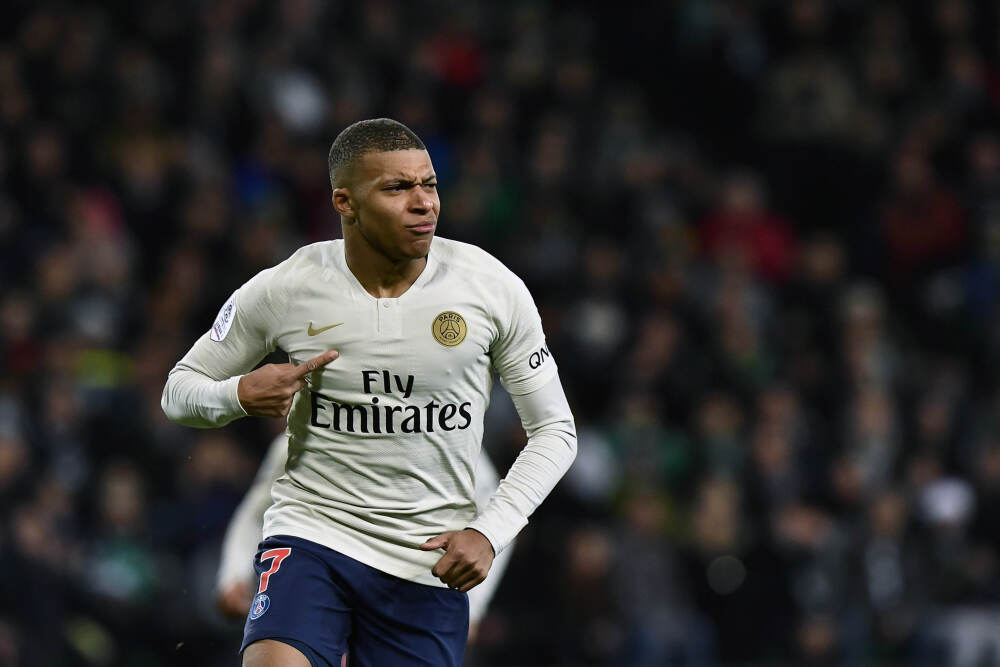 喝碱性水有助于调节人体酸碱平衡？丨中新真探